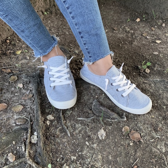 CUTE GRAY LACE UP SLOUCHY FLAT SNEAKERS KICKS - Picture 2 of 6